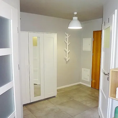 Hill Neli, Blisko Do Dworca Pkp *