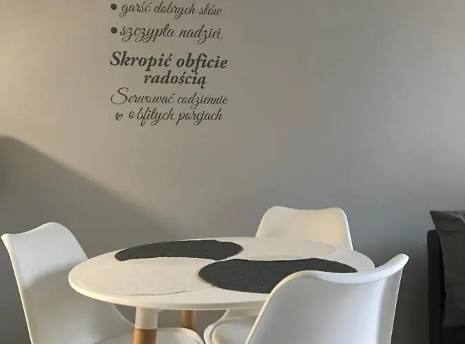 Hill Neli, Blisko Do Dworca Pkp *